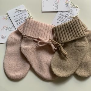 100% merino wool superfine baby’s socks ( 1 pair pink or brown)